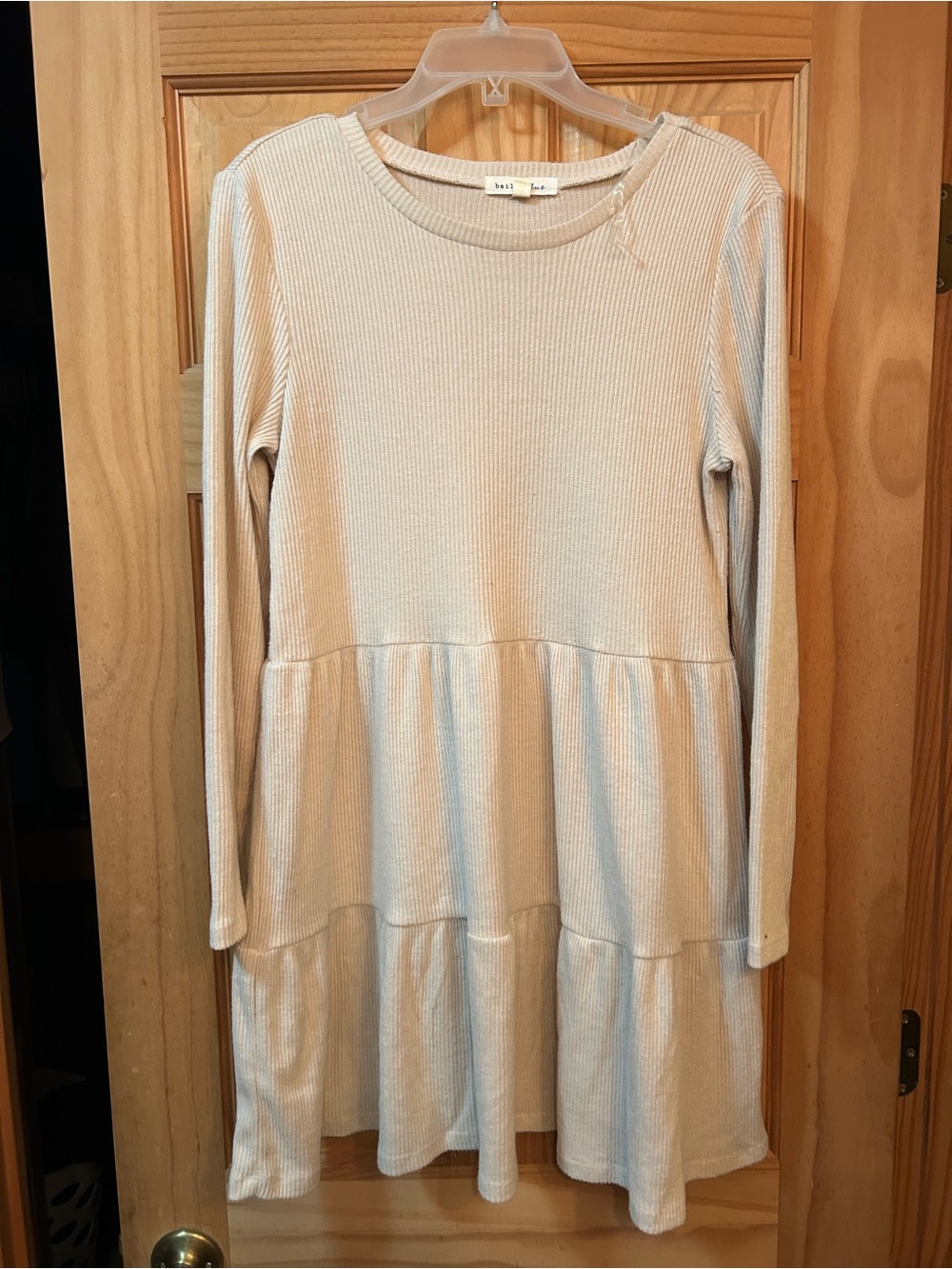 Bailey BlueSoft Long-Sleeve Tiered Womens midi Dress in Cream